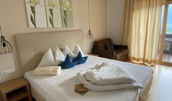 Komfortdoppelzimmer Iris Komfortdoppelzimmer Iris